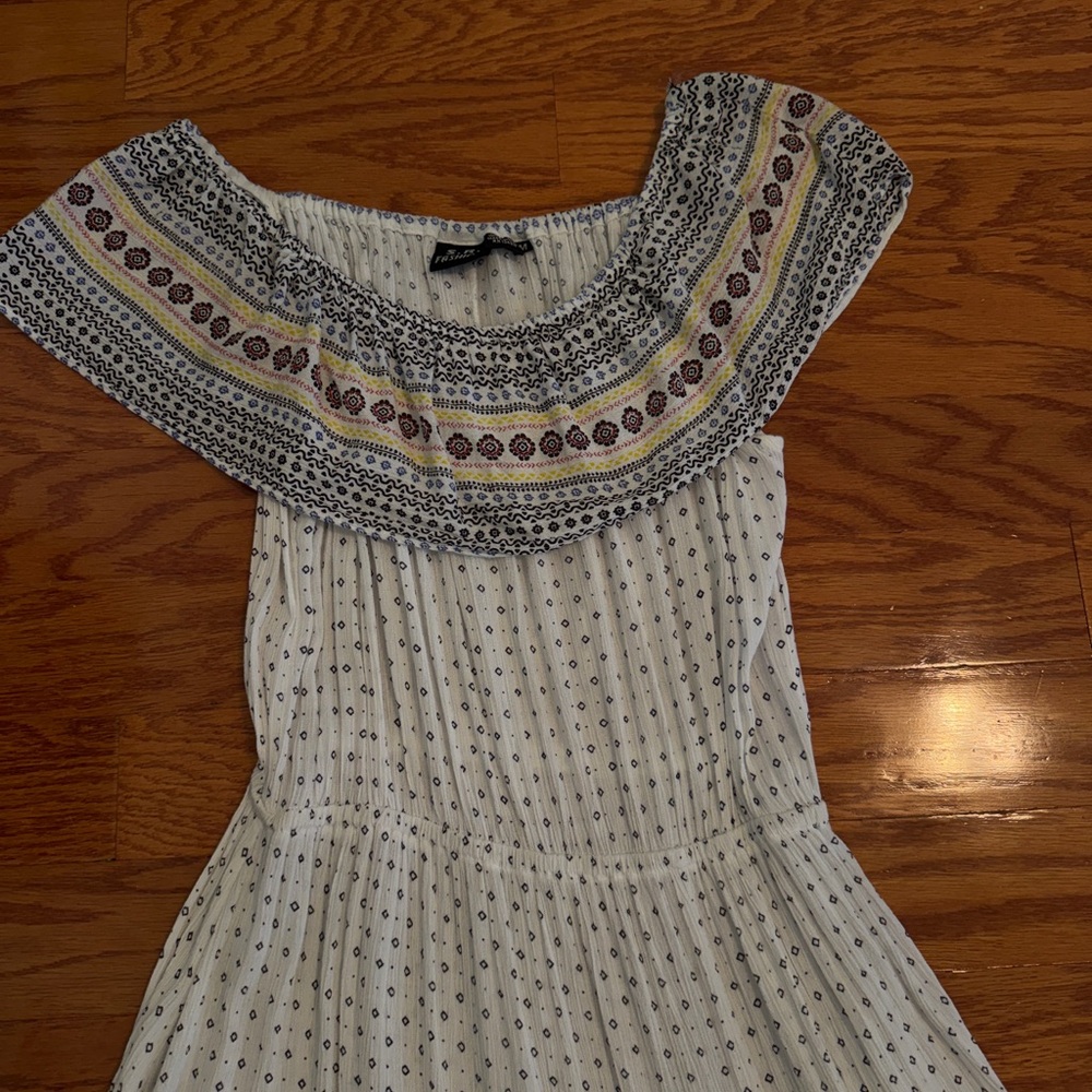Off-Shoulder Bohemian Maxi Dress in Cream and Black - Picture 3 of 9
